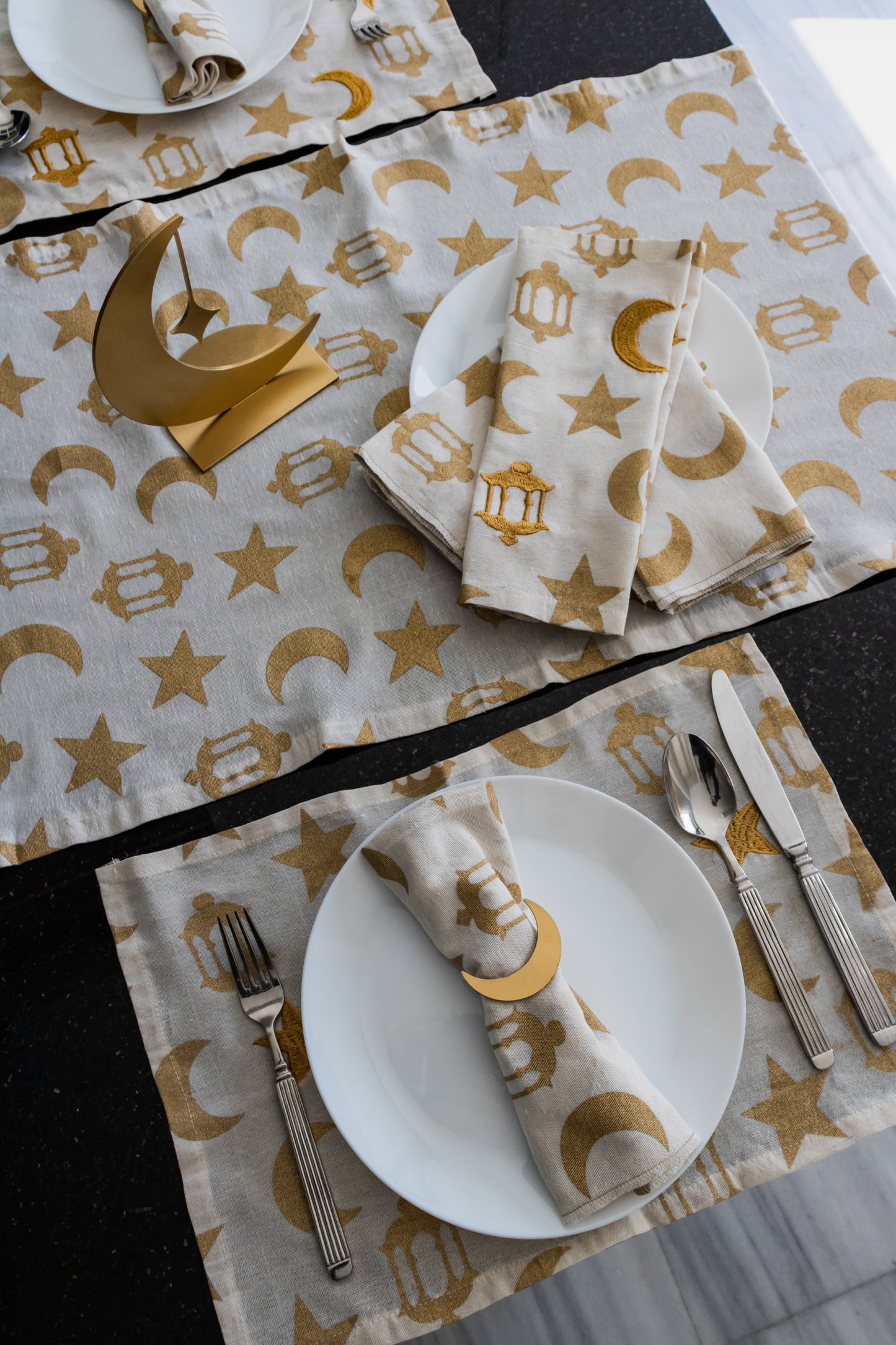 The Dining Set - Napkins & Placemats